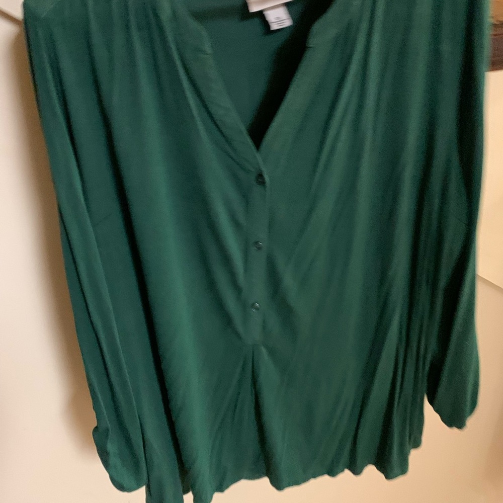 Long sleeve green blouse with buttons